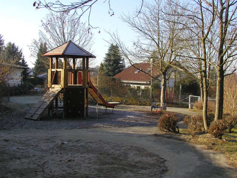 
    
            
                    Spielplatz Mittelpfad
                
        
